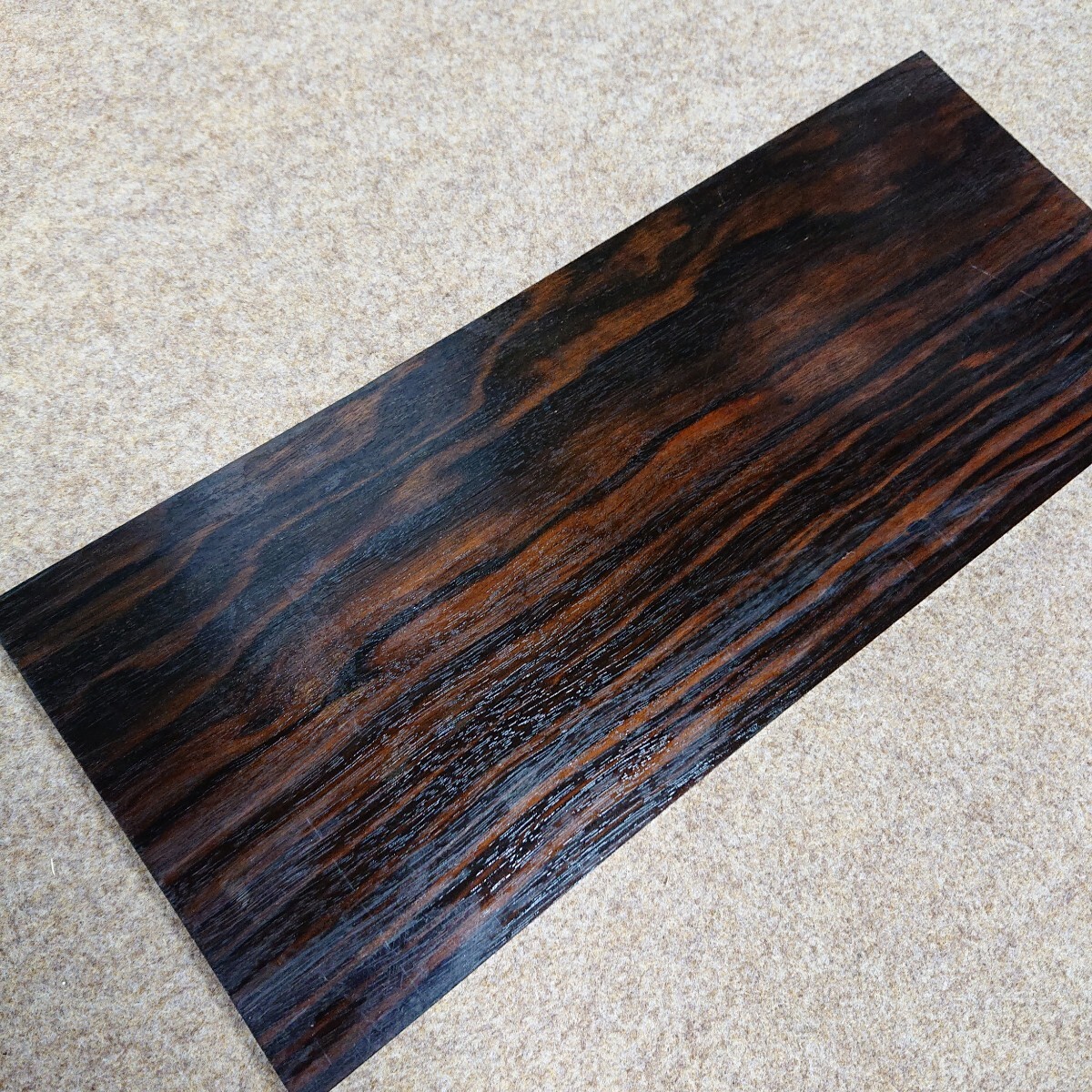 希少銘木50年物上質黒檀超極美杢幅広厚ブロック 567g拍卖