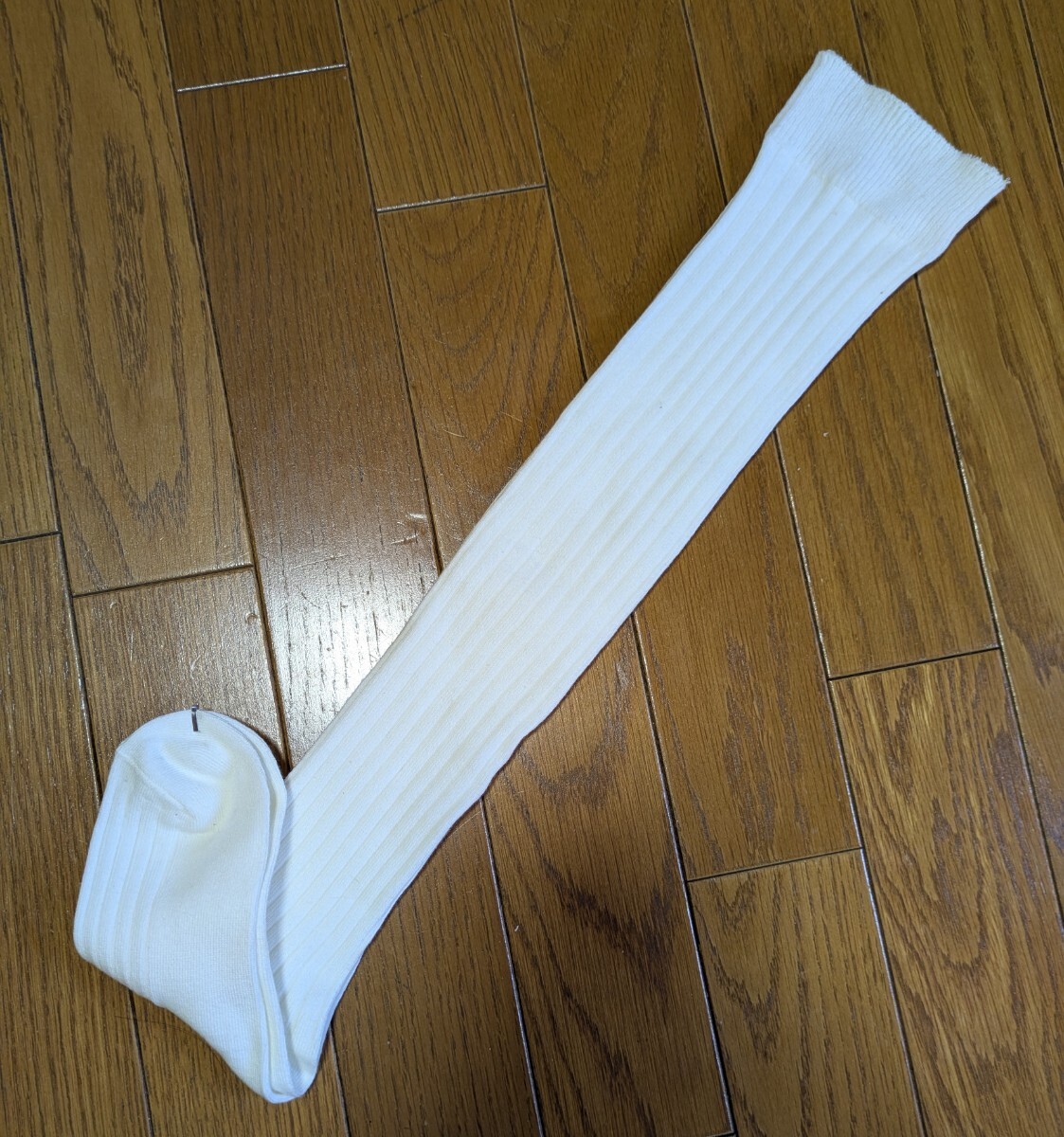 【レッグウェア】ガールズ & レディース・オーバーニーソックス・50 cm丈・やや太 & やや幅広リブ編み・伸縮生地・白ソックス拍卖