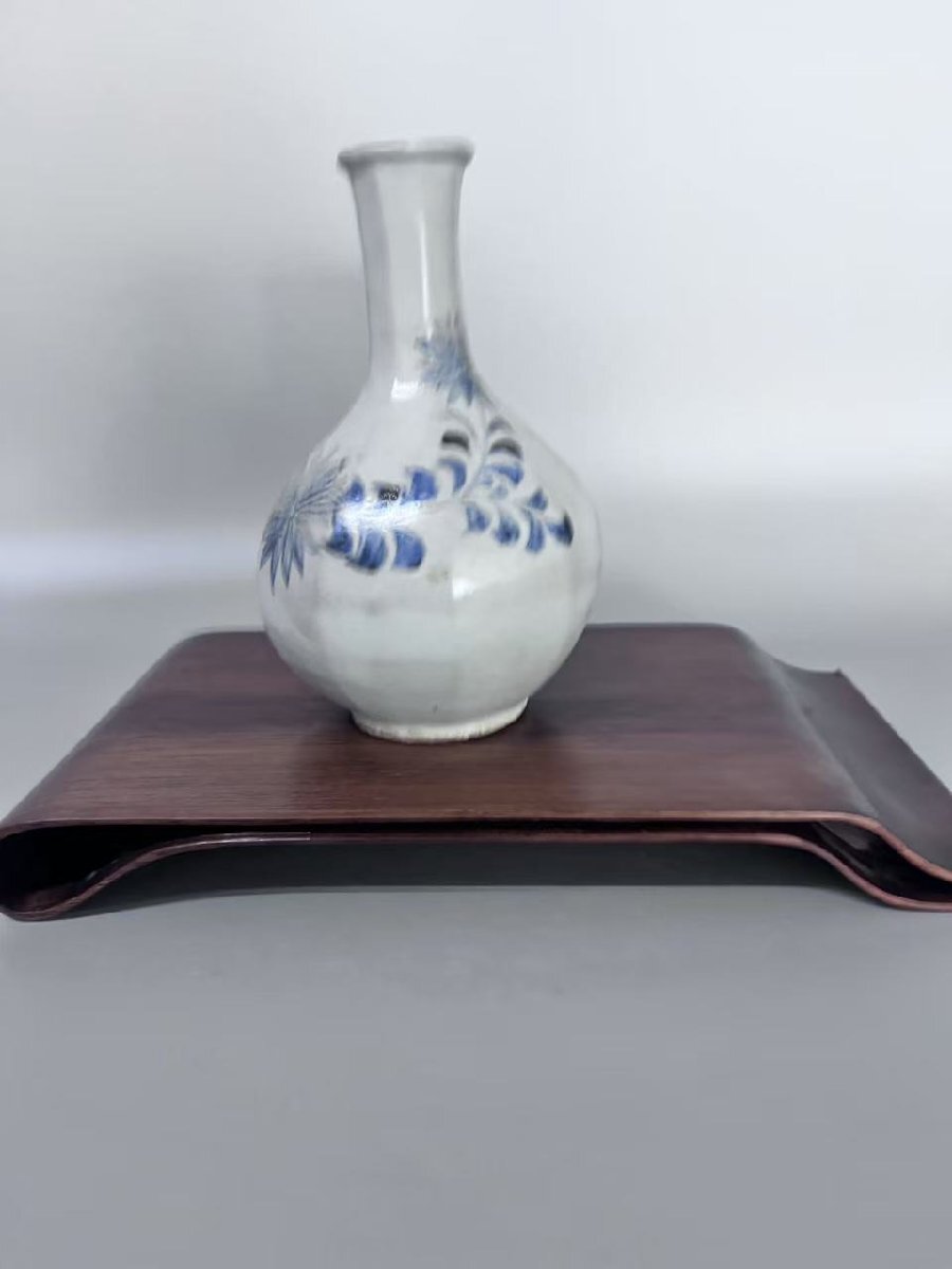 ▼渡鶴羽▼P5481コレクター放出 朝鮮古美術 高麗磁 李朝時代 古高麗 李朝白磁染付瓶 高さ16cm胴径11cm拍卖