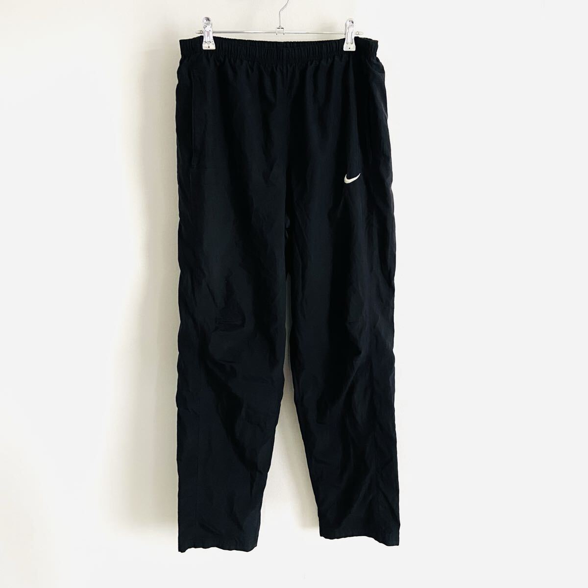 【ナイキ/ドライフィット】高級ウィンドパンツ/ブラック/M表記/豪華刺繍スウォッシュ/衝撃プライス!クラシックデザイン!NB24拍卖