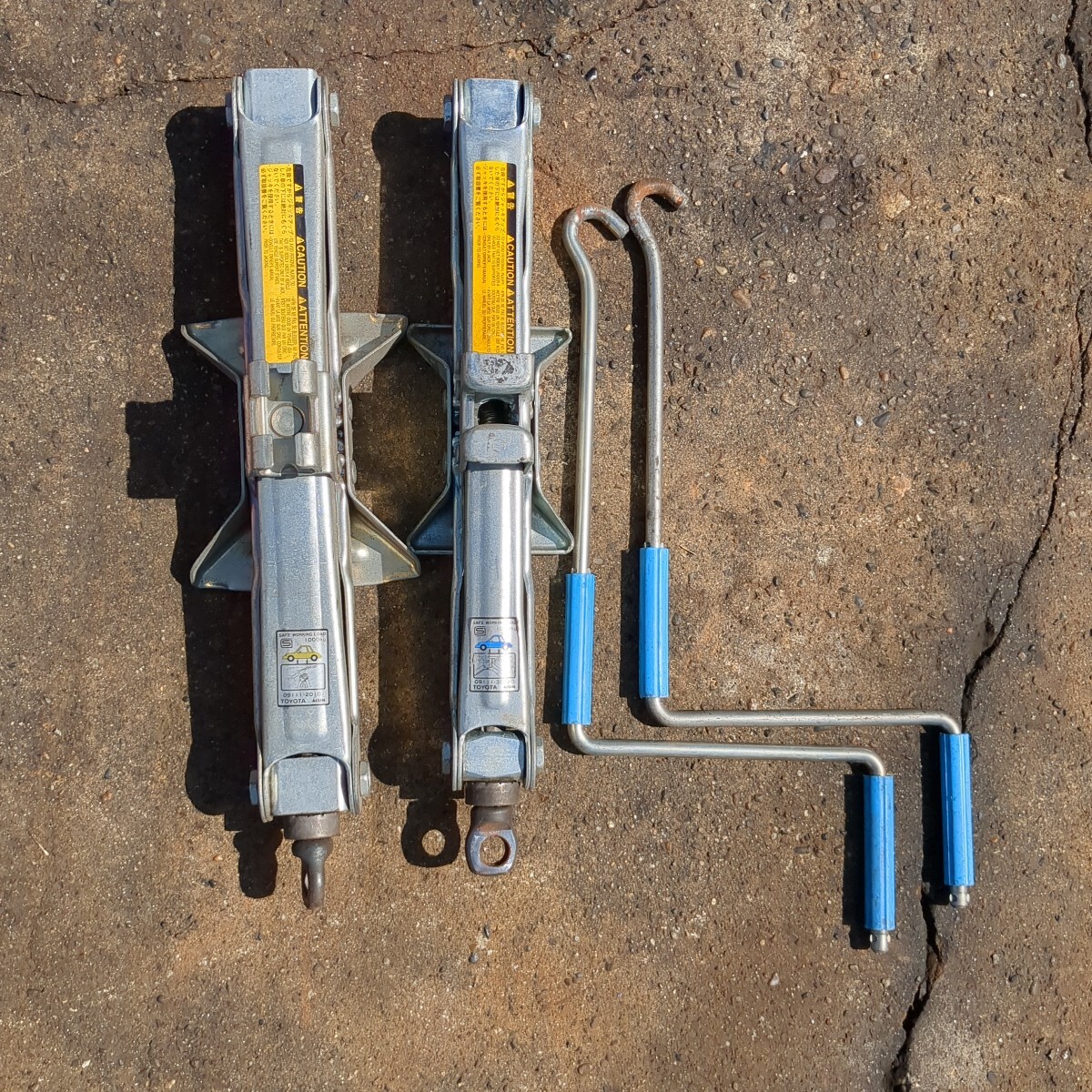 ①TOYOTA トヨタ 純正 パンタグラフジャッキ 2個セット拍卖