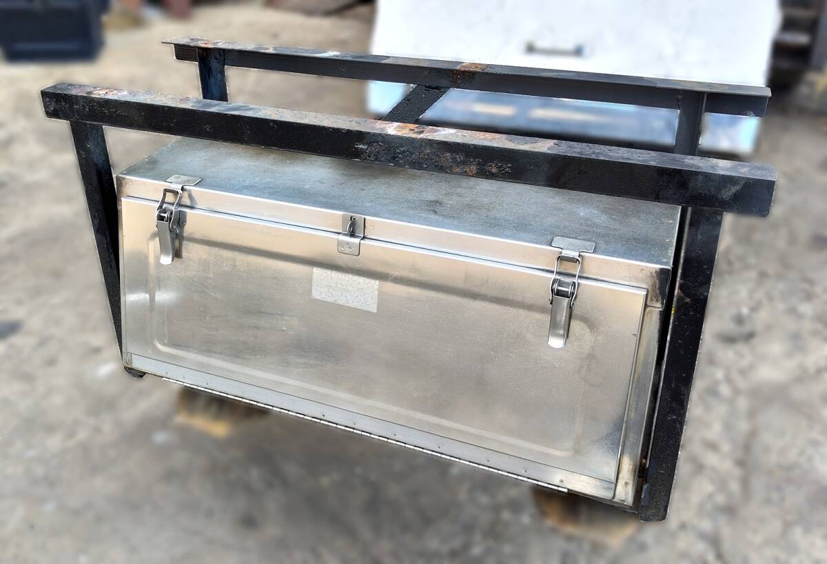 幅75CM/750mm、ステンレス工具箱、収納BOX、物入れ(本体サイズ:幅75cm×30cm×高さ32cm)車用、トラック用 、中古品、デコトラ、福岡県拍卖