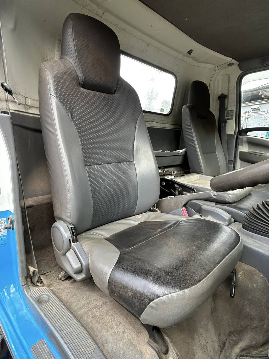 ISUZU いすゞ エルフ 中型車用 (NPR175)、運転席椅子、座席、ドライバー ▲直接引き取り・西濃運輸▲ 福岡拍卖
