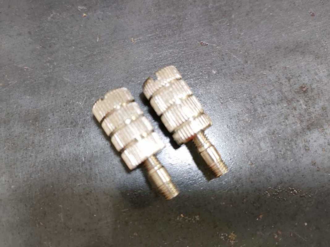 ☆ 値下げ! ☆ 同調バインダー 用 固定ネジ 2個セット PFAFF 総合送り パフ パーフ拍卖