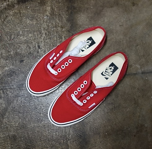 TK 新品 VANS プレミアム 赤 オーセンティック 踵補強済み NODC ヒールプロテクター付拍卖