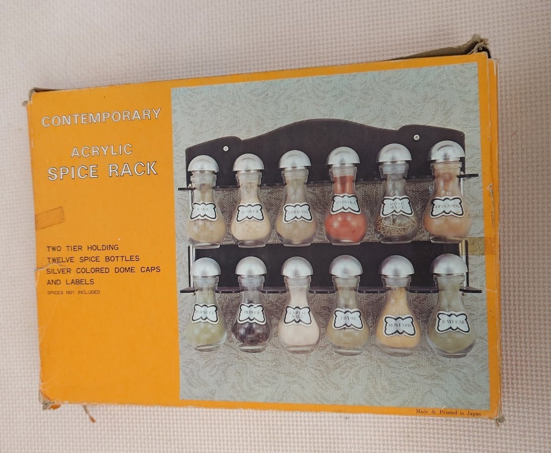 【欠品あり・未使用】アクリルスパイスラック スパイス 収納棚 ラック スパイスボトル付き レトロ 日本製 調味料入れ キッチン用品拍卖
