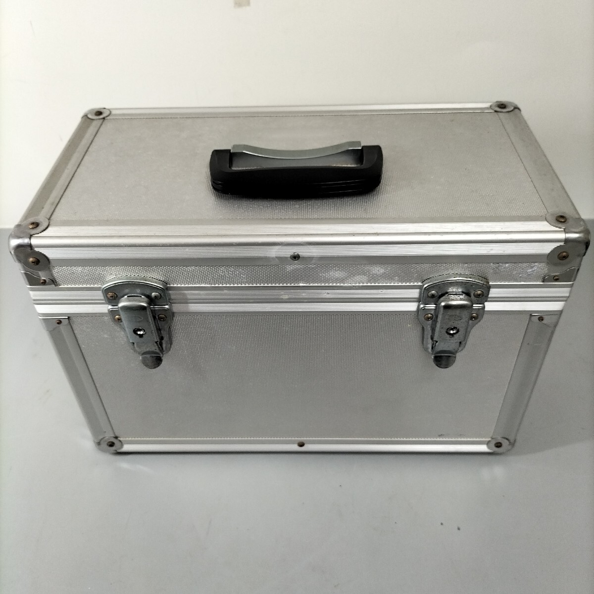 ジェラルミンハードケース カメラケース 仕切り 鍵付き拍卖