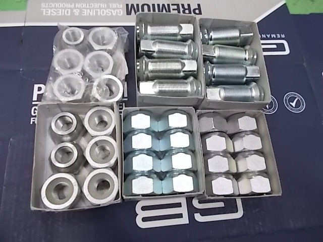 完全国内生産 小型中型6H 6穴 アルミホイールナット一台分 アルコア 住金17.5 JIS P1.5 M20M30 レンジャー エルフ M24 拍卖