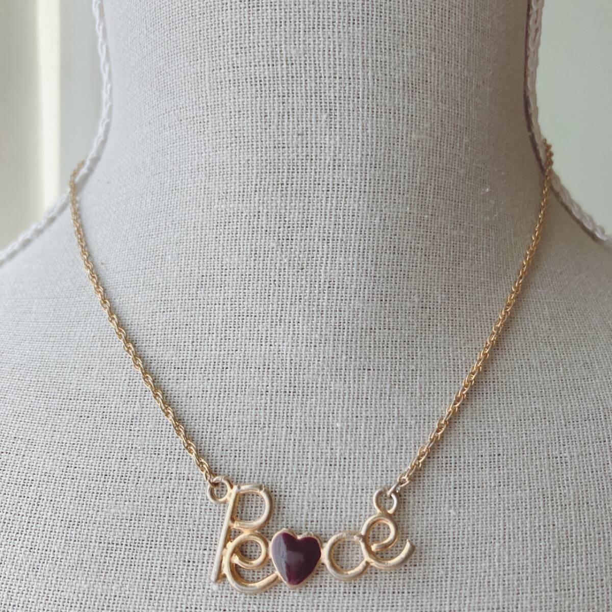ヴィンテージネックレス ショート ゴールドトーン 英文字 Peace ブラウン ハート☆vintage jewelry accessories F0019拍卖