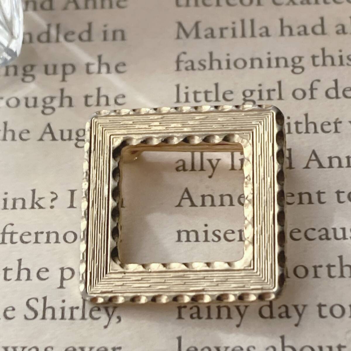 ヴィンテージ ブローチ アールデコ スクエアフレーム 額縁 ゴールドトーン 小さなブローチ☆vintage jewelry accessories F0042拍卖