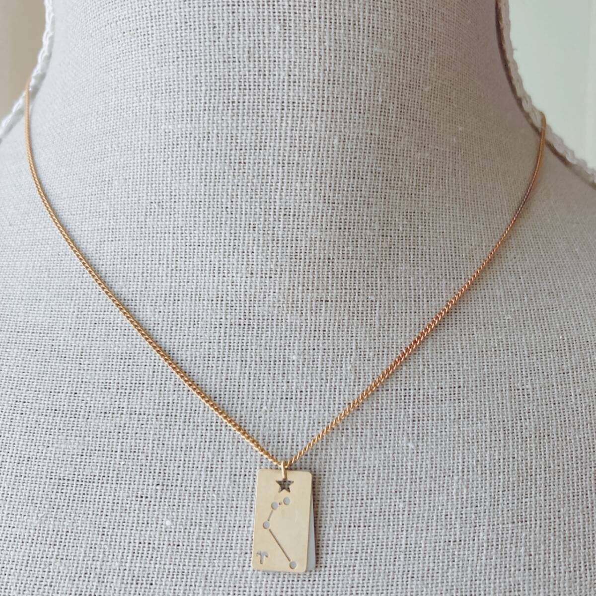 ネックレス ショート 星座プレート 牡羊座 ゴールドトーン メンズ レディース☆vintage jewelry accessories F0129拍卖