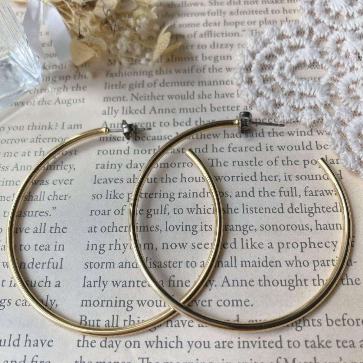 フープピアス ゴールドトーン メタル スリム 大きなフープピアス ☆vintage jewelry accessories F0153拍卖