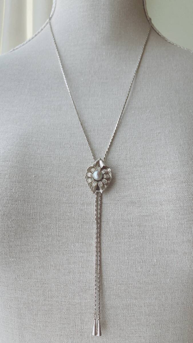 ヴィンテージループタイネックレス パール 一粒 フラワー シルバートーン ☆vintage jewelry accessories F0022拍卖
