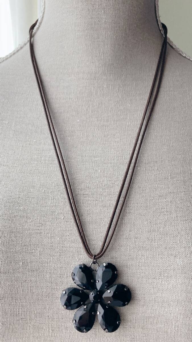 ネックレス キラキラ カッティングビジュー 立体花 フラワー ブラック 黒 ブラウン 紐美品☆vintage jewelry accessories F0204拍卖