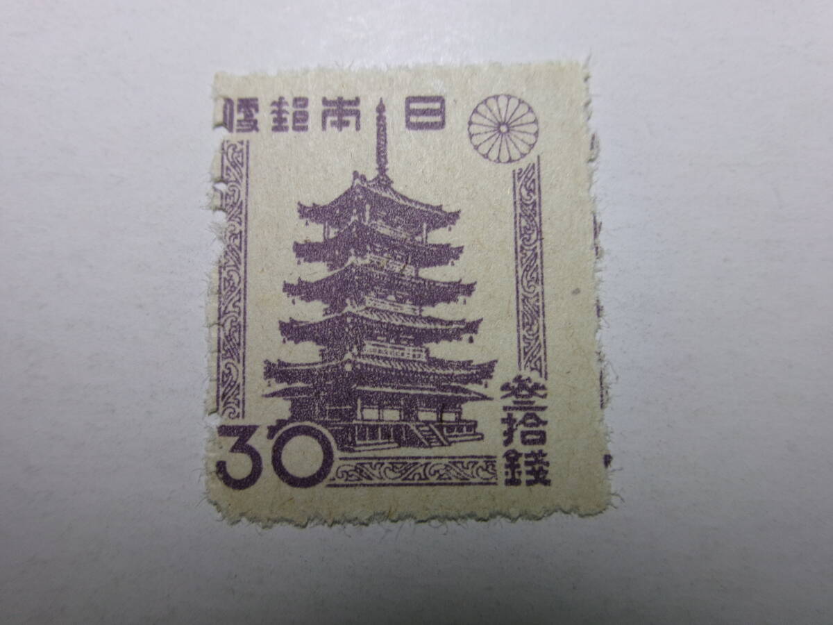 2次新昭和切手 五重塔 30銭 糊無 灰白紙 狭透 W4 単線目打 L12 未使用 黒-A拍卖