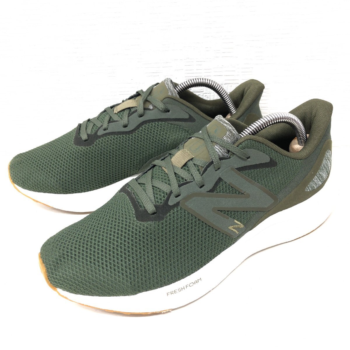 ●美品 New Balance ニューバランス フレッシフォームアリシV4 メッシュ ランニングシューズ 26cm カーキ オリーブ スニーカー ジョギング拍卖
