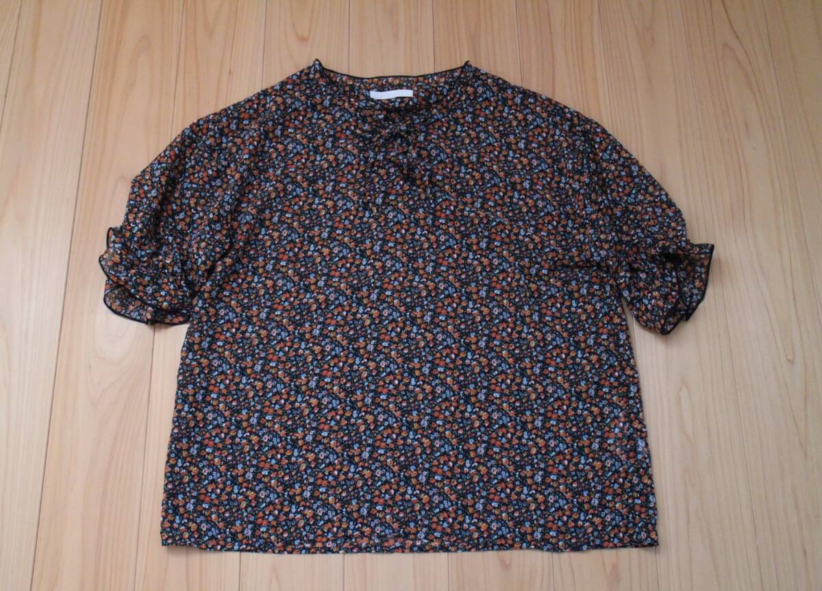 【賢くおしゃれ♪】*ehka sopo エヘカソポ* サマンサモスモス姉妹ブランド大人可愛い小花柄シフォンリボンブラウス M キャン 黒×オレンジ拍卖