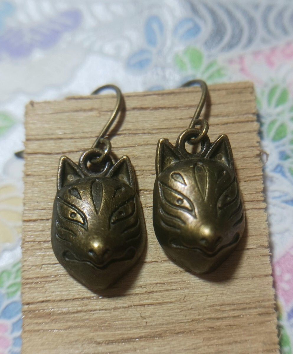 狐面のピアス B 真鍮古美カラー/未使用 /キツネ 狐拍卖
