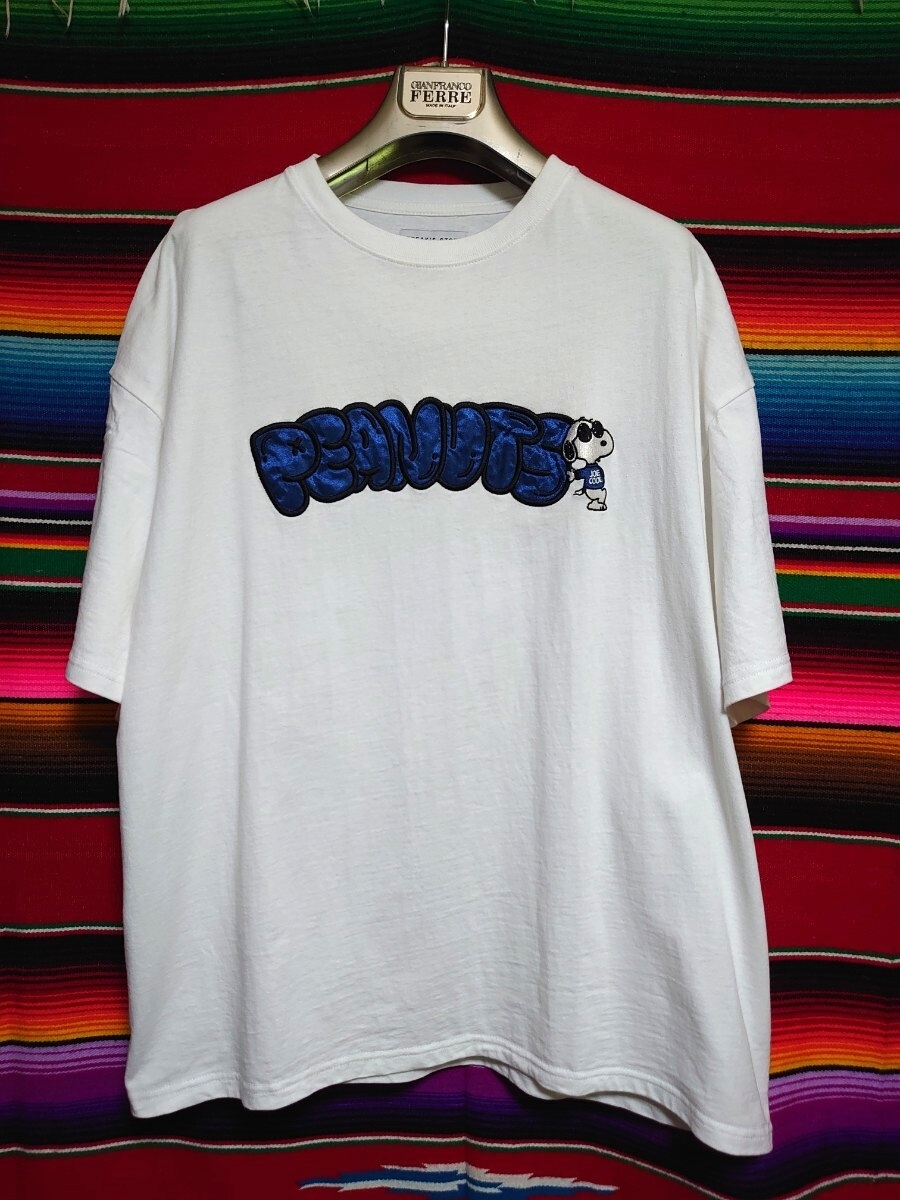 FREAK’S STORE WEBオリジナル PEANUTS 別注 ビッグシルエット サテン刺繍 タギング アーチロゴ クルーネックTシャツ Lサイズ ホワイト拍卖