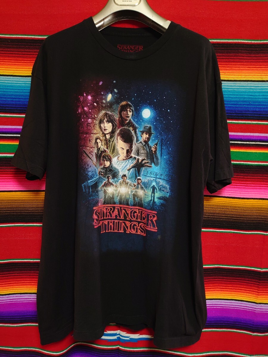 STRANGER THINGSオフィシャル ストレンジャーシングス シーズン1 キャラクタープリントTシャツ 古着 XLサイズ ブラック NETFLIX提供制作拍卖