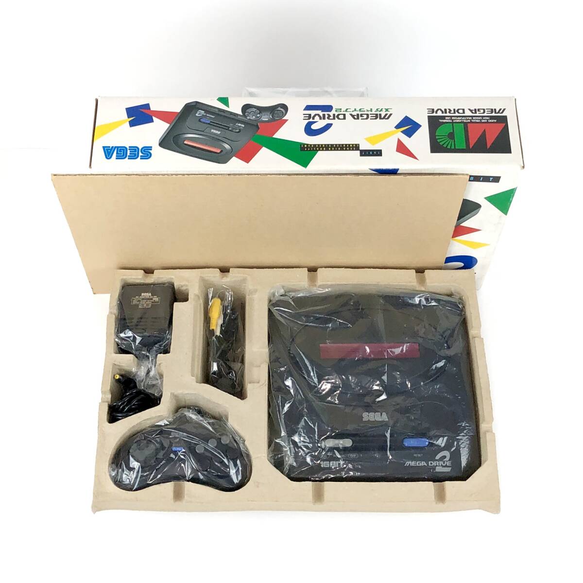 【送料無料】 箱付き セガ メガドライブ2本体 ソフト2本付き 【説明書・端子カバーは欠品】 動作確認済み Sega Mega Drive 2 Tested拍卖