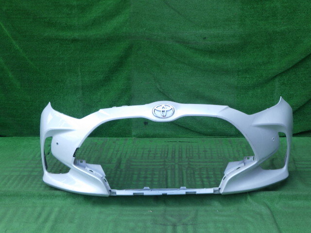KSP210 MXPA10 MXPH15 ヤリス 純正フロントバンパー 白 パール 52119-52E70拍卖