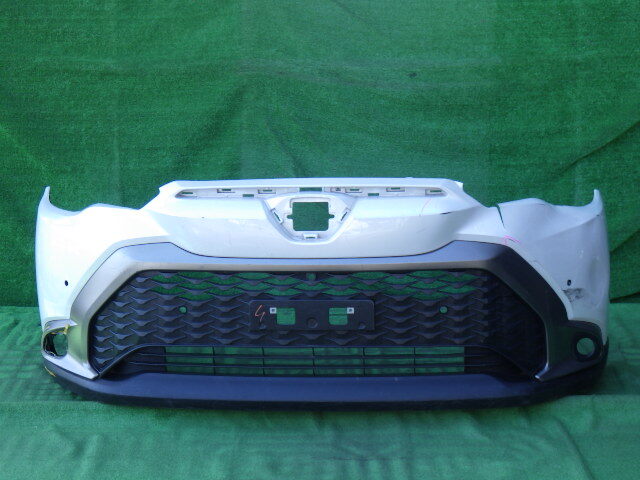 ZSG10 ZVG11 ZVG15 カローラクロス 純正フロントバンパー 白 パール 52119-16580 下部付拍卖