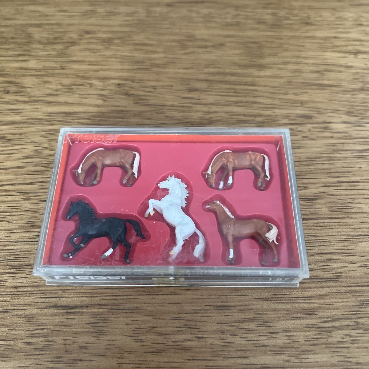 送料込み■未使用 プライザー Preiser  10156 馬 5頭 保管品 塗装済完成品 HO(1/87) 情景 背景 フィギュア拍卖
