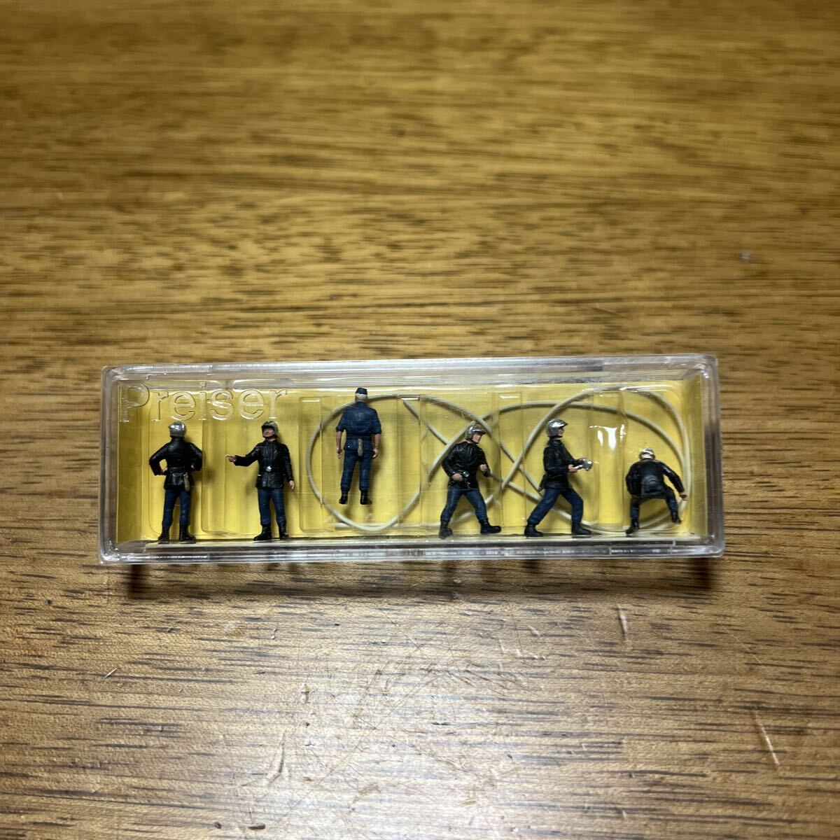 送料込み■未使用 プライザー Preiser 0232 消防士 保管品 塗装済完成品 HO(1/87) 情景 背景 フィギュア拍卖