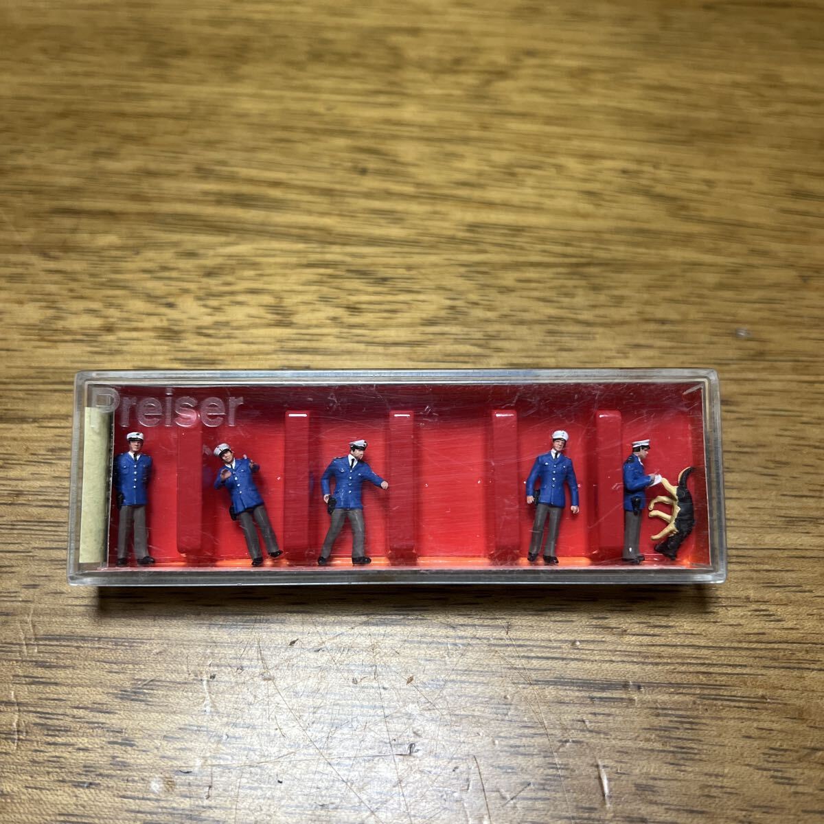 送料込み■未使用 プライザー Preiser  14008 レア 警察官と警察犬 保管品 塗装済完成品 HO(1/87) 情景 背景 フィギュア拍卖