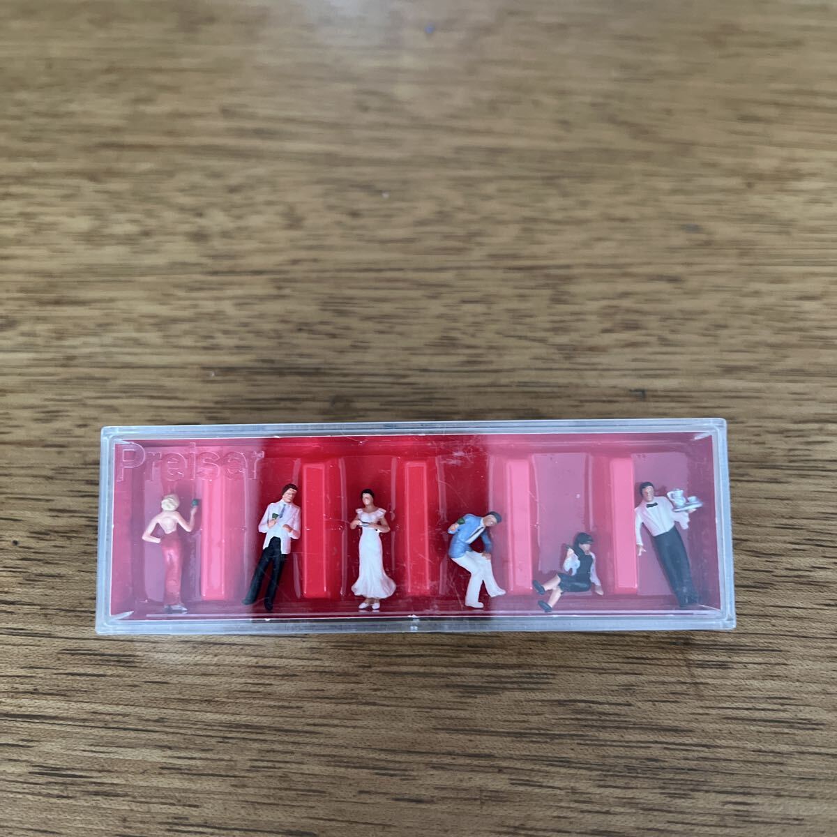 送料込■プライザー Preiser 10111 パーティのゲスト? 塗装済完成品 HO(1/87) 情景 背景 フィギュア拍卖