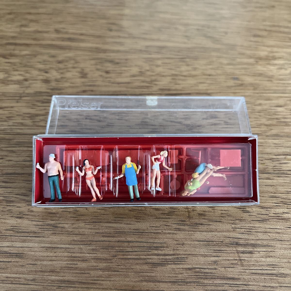 送料込み■未使用 プライザー Preiser  10073 BBQ バーベキュー? 保管品 塗装済完成品 HO(1/87) 情景 背景 フィギュア拍卖