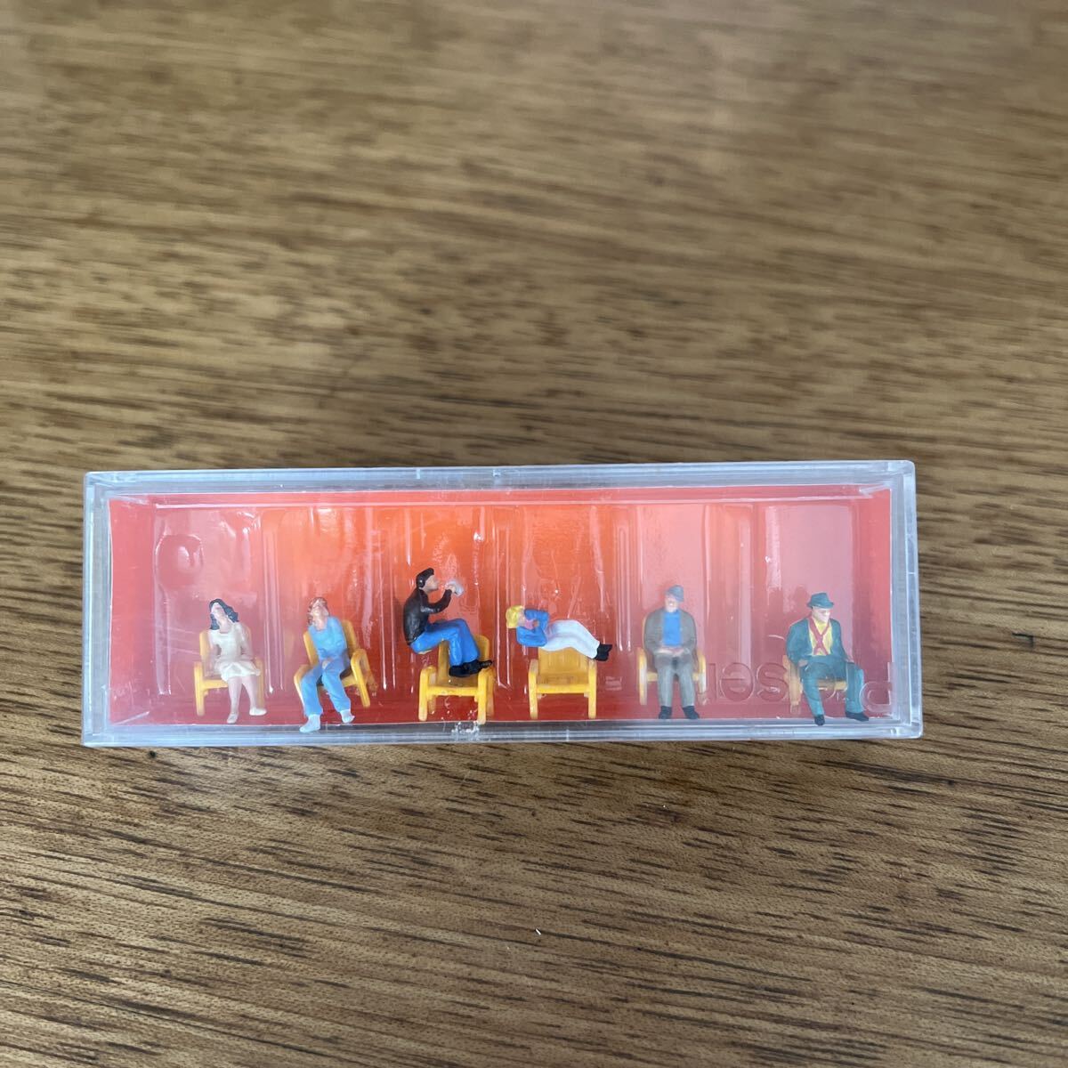 送料込み■プライザー Preiser  10097 詰め合わせ 椅子付き アソート 保管品 塗装済完成品 HO(1/87) 情景 背景 フィギュア拍卖