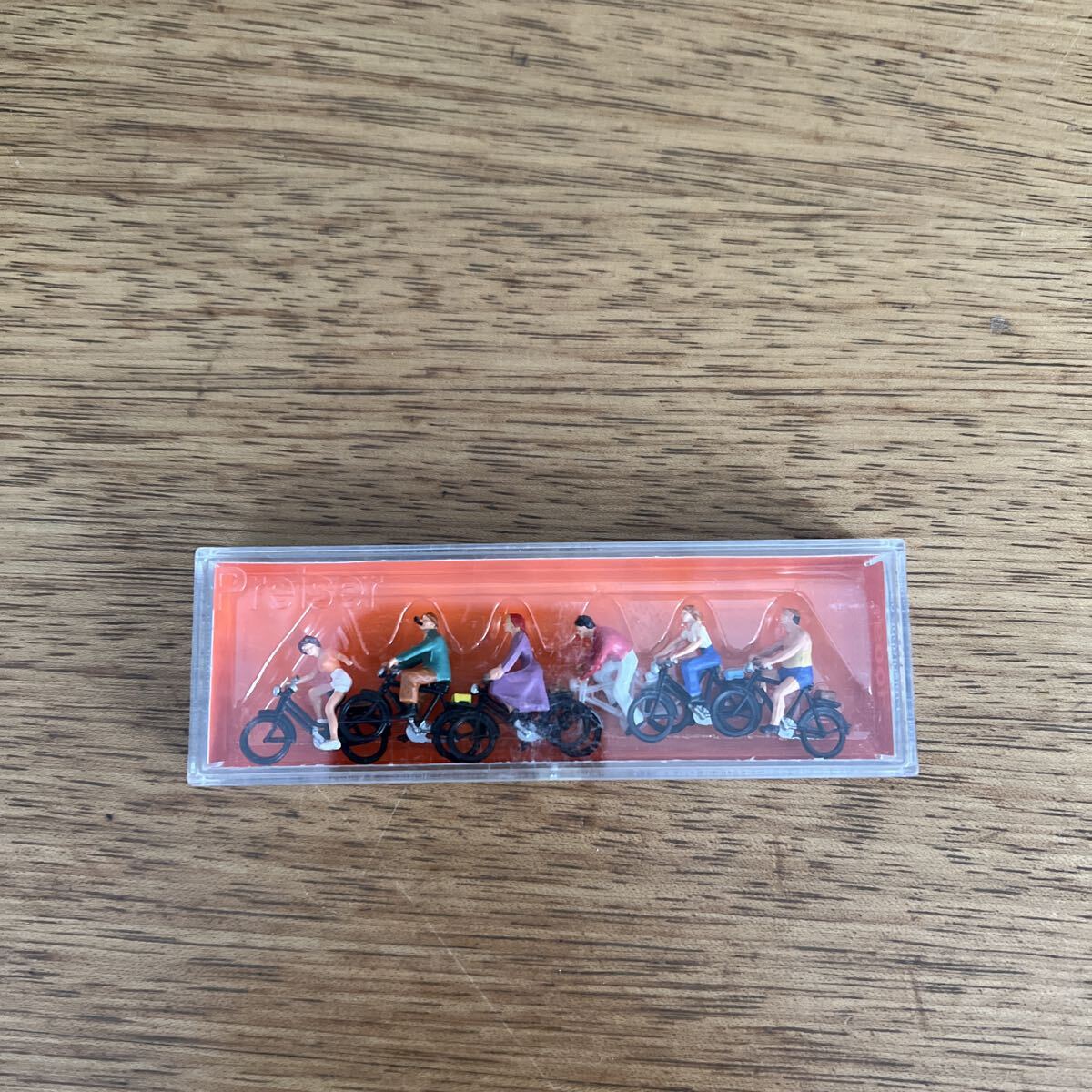 送料込み■未使用 プライザー Preiser  10091 自転車に乗る人たち? 保管品 塗装済完成品 HO(1/87) 情景 背景 フィギュア拍卖