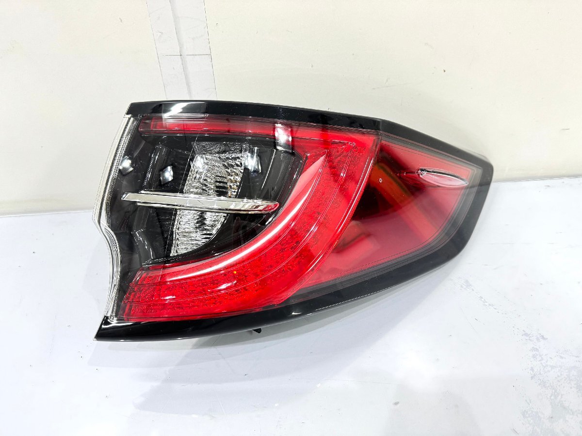 カローラツーリング NRE210W/ZWE214W 純正テールライト 右 81551-12E20 (Z32-62)拍卖