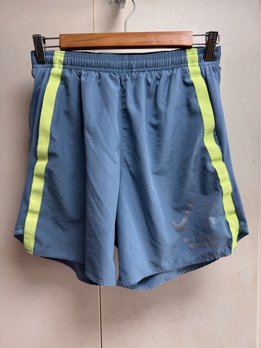 送料格安スピード発送!美品★NIKEナイキランニングショートパンツインナー付き薄グレー★Sサイズジョギング陸上登山トレランマラソン拍卖