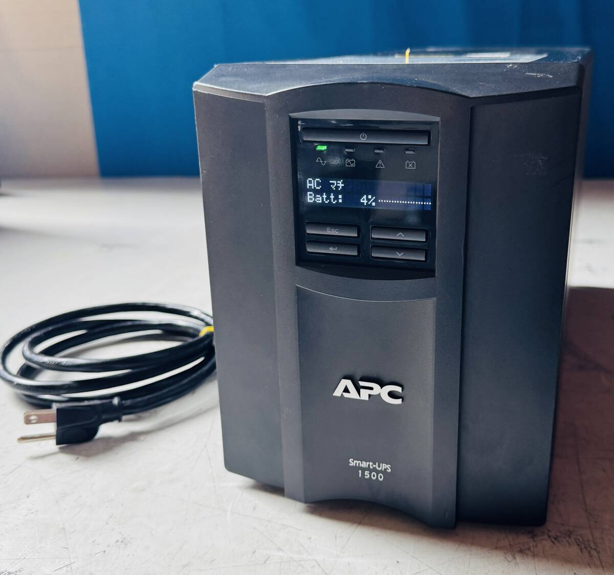 S70926207 APC Smart-UPS 1500 SMT1500J 1点※ゴム足一つ欠品【通電OK、複数出品】071022拍卖