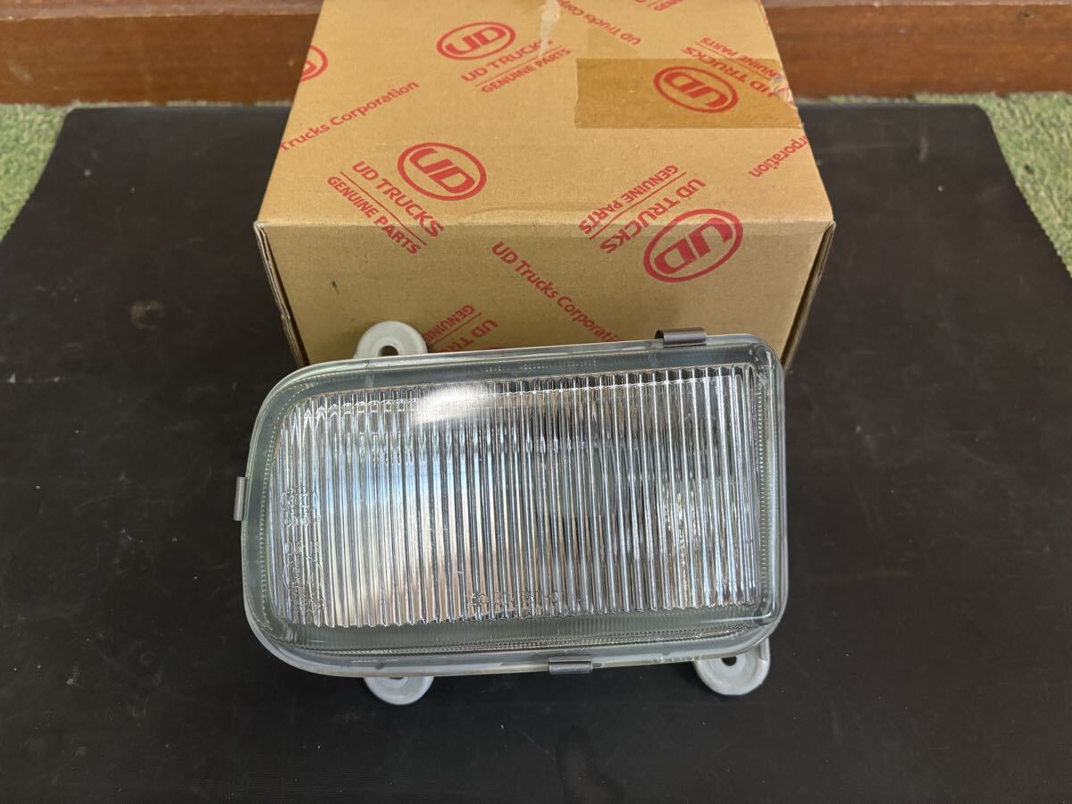 UDトラックス クオン QKG-CD5ZA 左純正フォグラン 26155-0Z00C拍卖