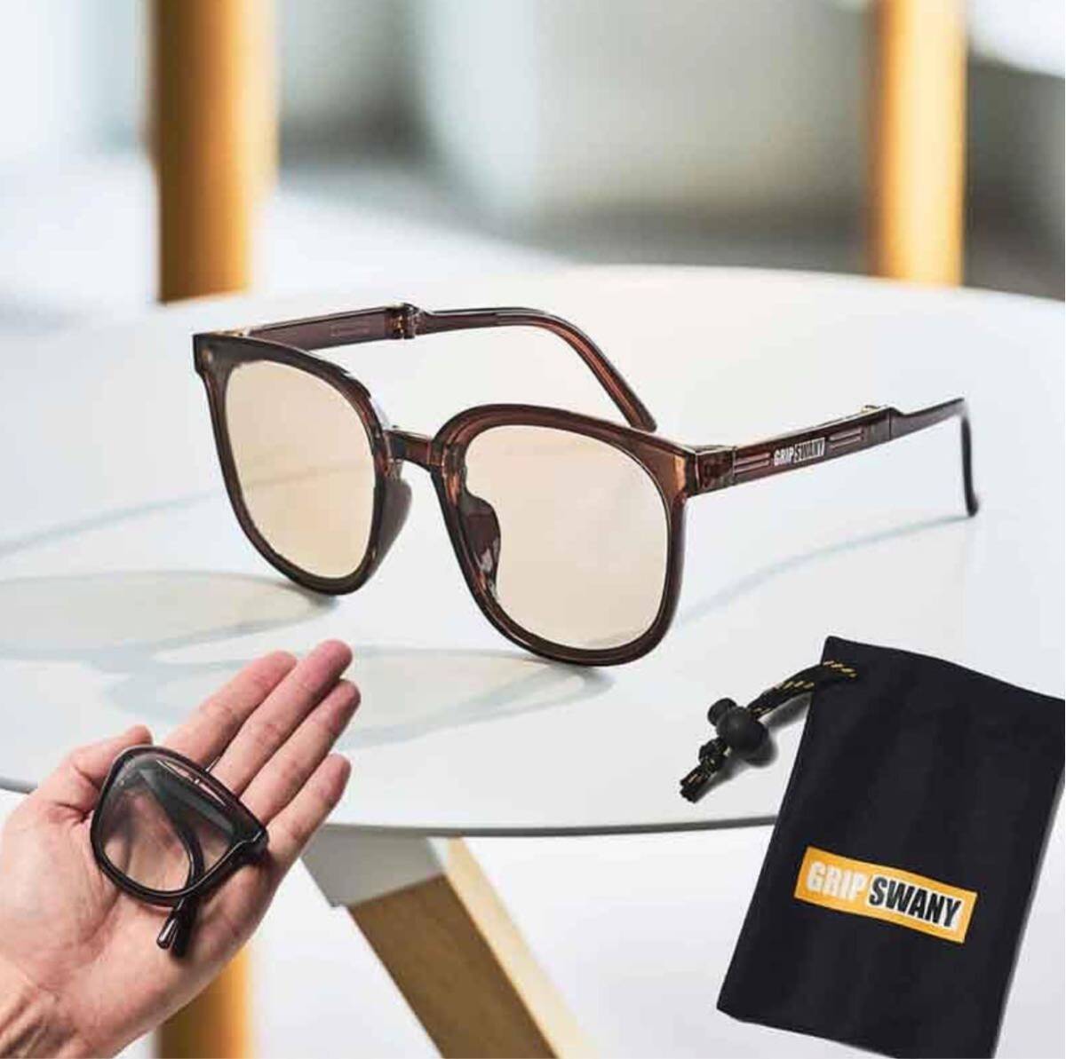 MonoMax2025年9月増刊号付録★GRIP SWANY ケース付き 折りたたみ式 調光サングラス!拍卖