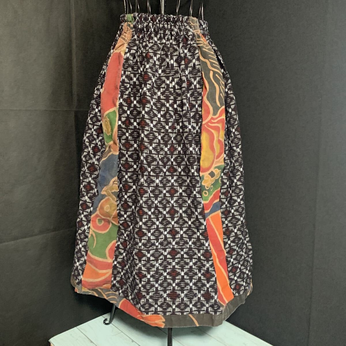 ☆スカート 絣 生地 リメイク素材 ハンドメイド 古布 型染め 手作り パッチワーク かすり カスリ ウエストゴム (A-3014)拍卖