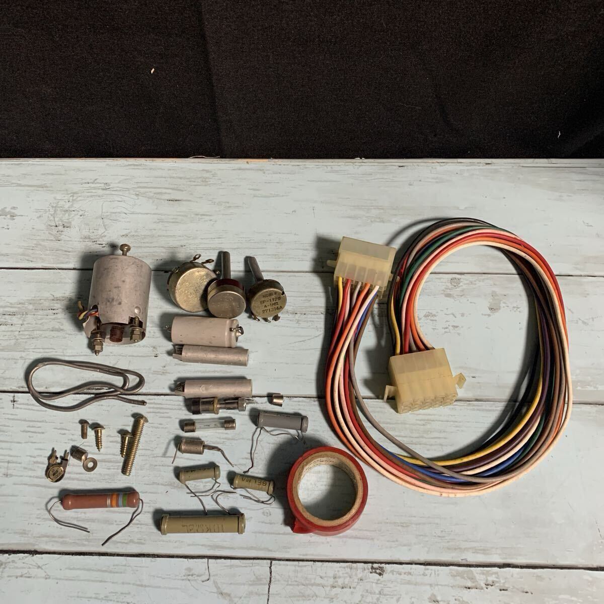 古い レトロ テレビ 部品 ヒューズ ELNA ELYT CAP 500μF 25WV 30SV コンデンサ GELMA RIVER データカウンター コイル AZ-749A (A-3120)拍卖