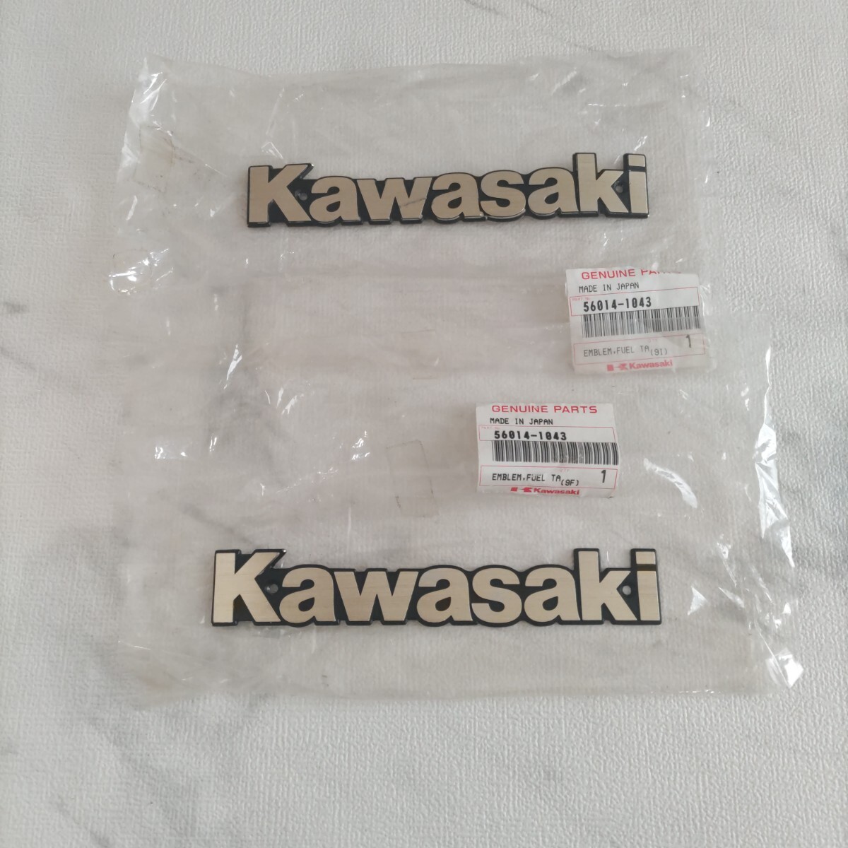横浜発 Z400FX E3 E4 中古 タンクエンブレム  56014-1043 Kawasaki 純正部品 FX カワサキ タンク 旧車 シルバーネジ止め 小傷有り拍卖