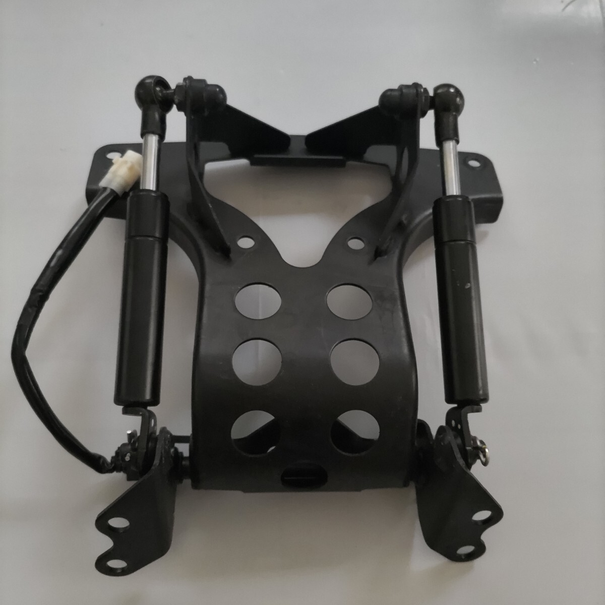 横浜発 T−MAX530 純正シートヒンジ 左右シートダンパー tmax530 t−max 530 ヤマハ YAMAHA 拍卖