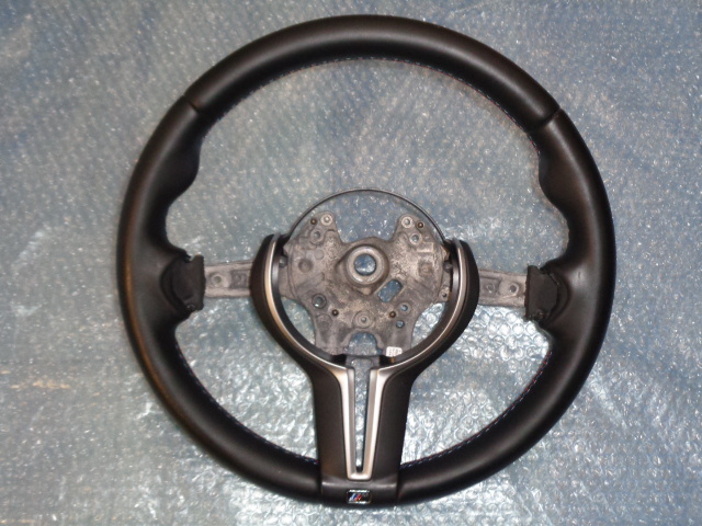 新車外し!BMW F80 M3 Mステッチ レザー スポーツステアリング F82 M4 F80 F30 F31 F32拍卖