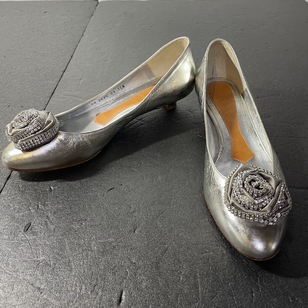 バラモチーフパンプス シルバー サイズ35 1/2 23cm拍卖