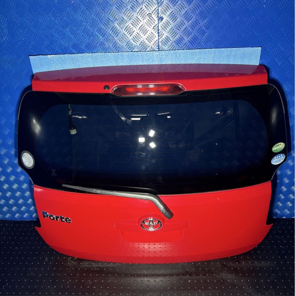 ◆トヨタ ポルテ《NSP140 NSP141 NCP141 NCP145》バックドア リアゲート カラー 3P0 (スーパーレッドⅤ) 67005-52D60◆拍卖