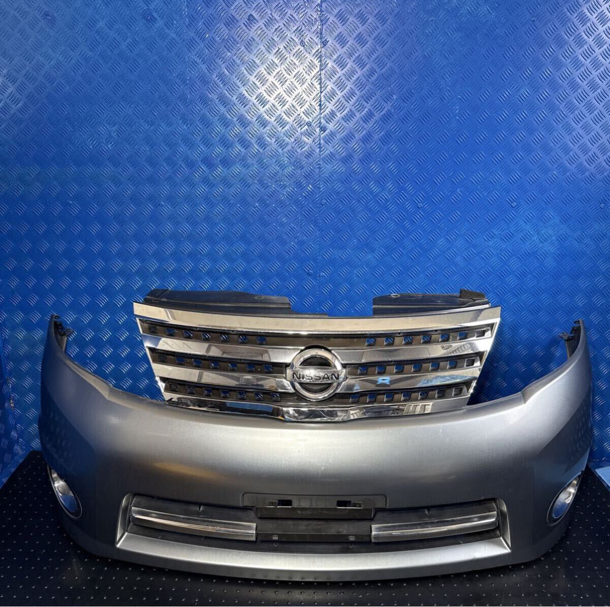 ニッサン セレナ ハイウェイスター CC25 CNC25 C25 NC25 純正 フロントバンパー グリル フォグ付 カラー KAK (クールアイアン) 62022 1GK5A拍卖