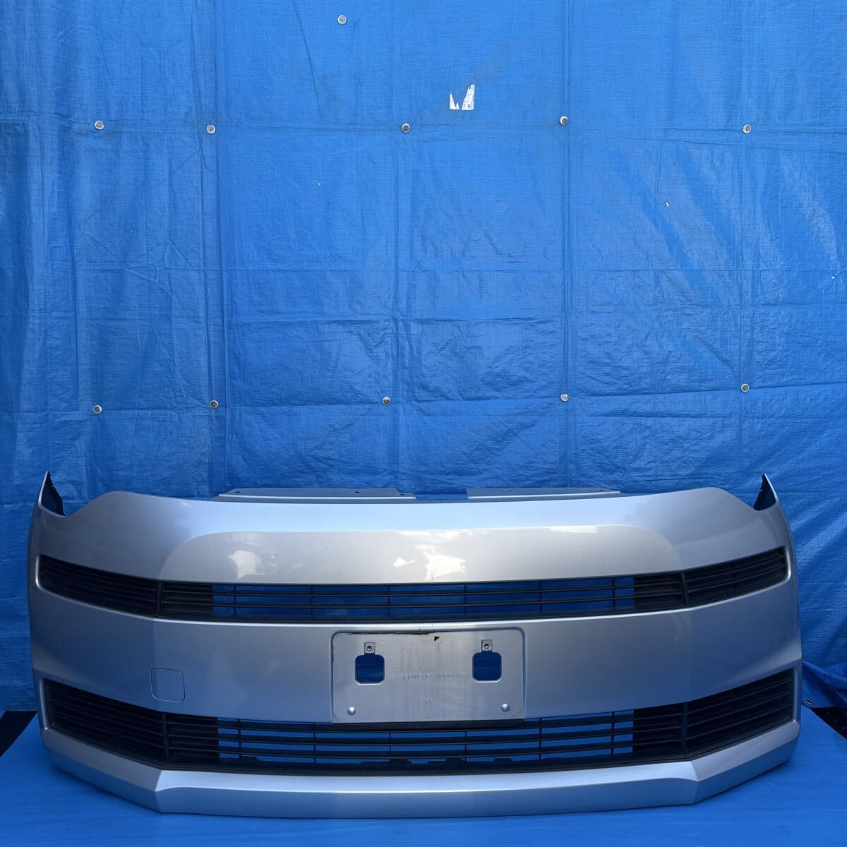 ◆トヨタ スペイド《NSP140 NSP141 NCP141 NCP145》純正 フロントバンパー フロント バンパー カラー1F7 シルバーメタリック 52119-52810◆拍卖