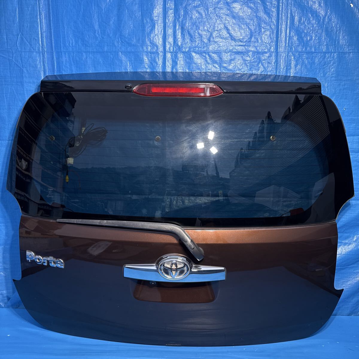 ◆トヨタ ポルテ《NSP140 NSP141 NCP141 NCP145》バックドア リアゲート カメラ付き カラー 4U3 (ダークブラウンマイカ) 67005-52D60◆拍卖