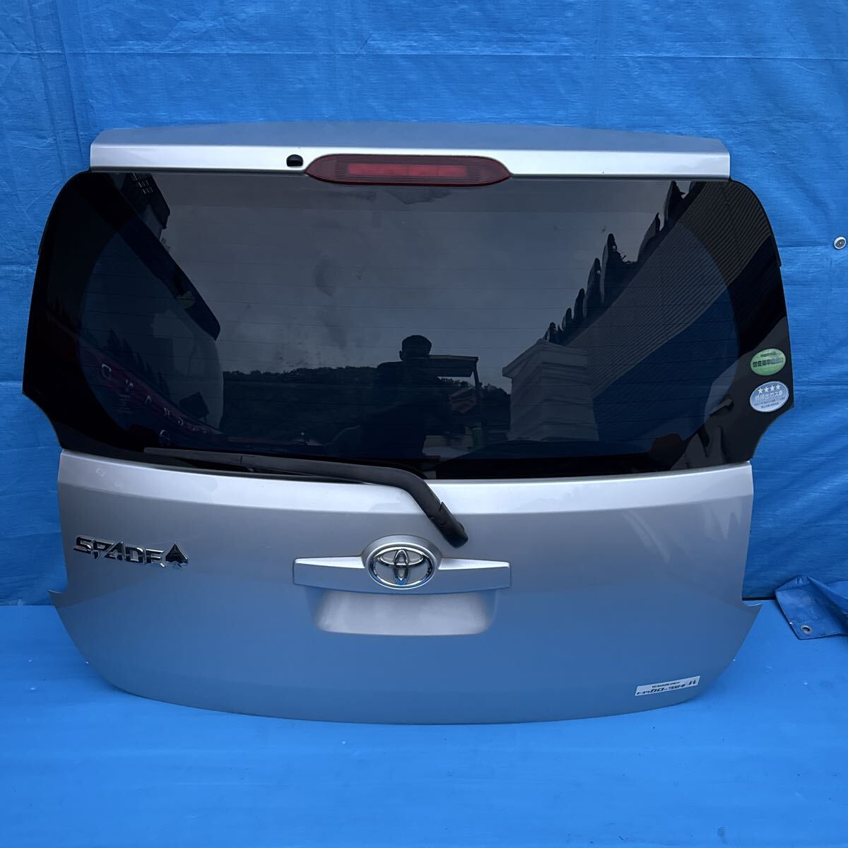 ◆トヨタ スペイド《NSP140 NSP141 NCP141 NCP145》バックドア リアゲート リヤゲート カラー 1F7 (シルバーメタリック) 67005-52D50◆拍卖